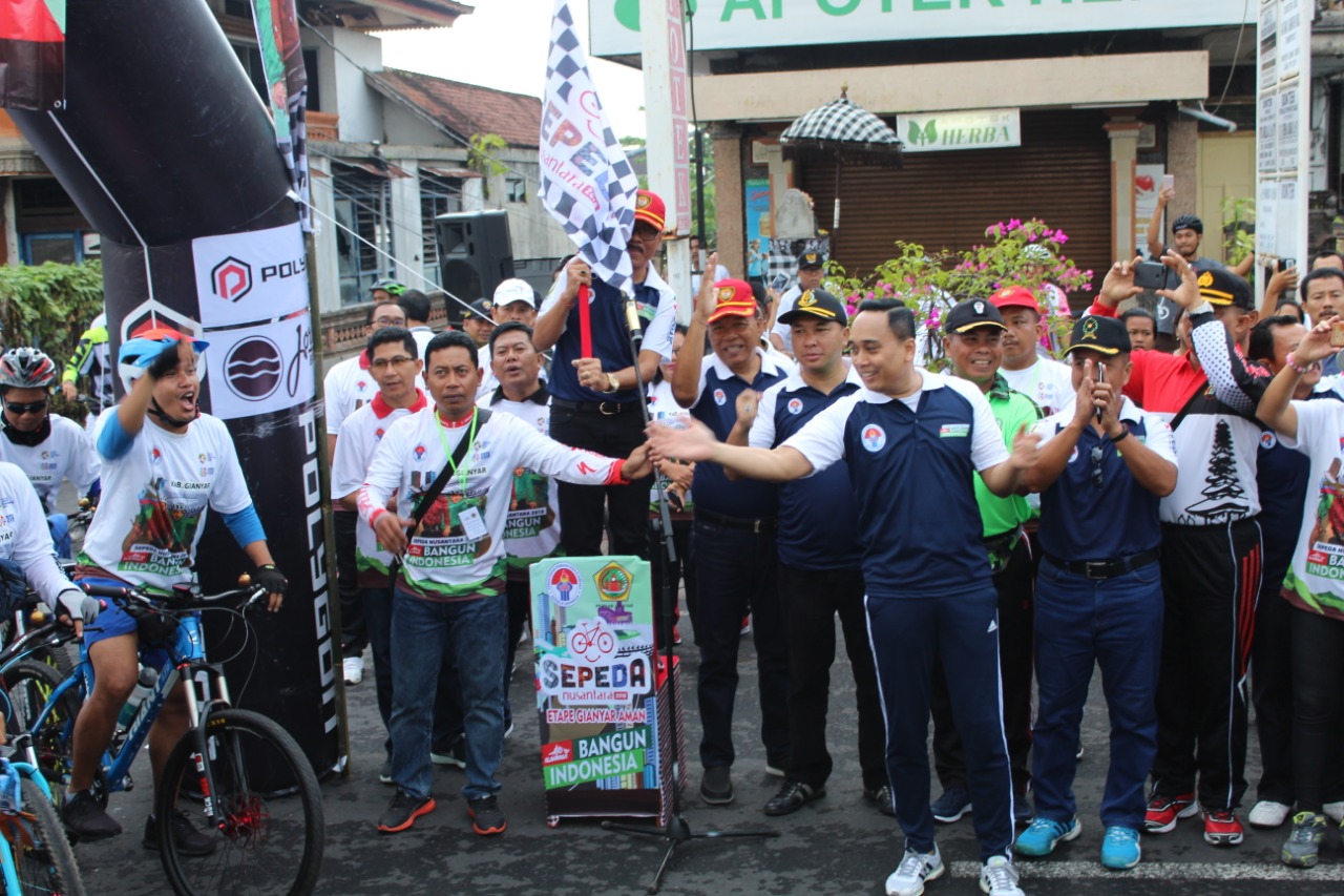 KEGIATAN PARADE OLAH RAGA SEPEDA DARI KEMENTERIAN PEMUDA DAN OLAH RAGA DI KABUPATEN GIANYAR